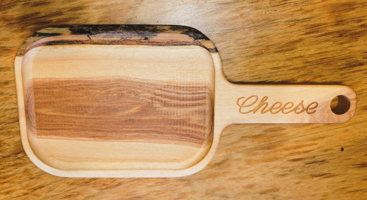 Ash wood cheeseboard live edge detail